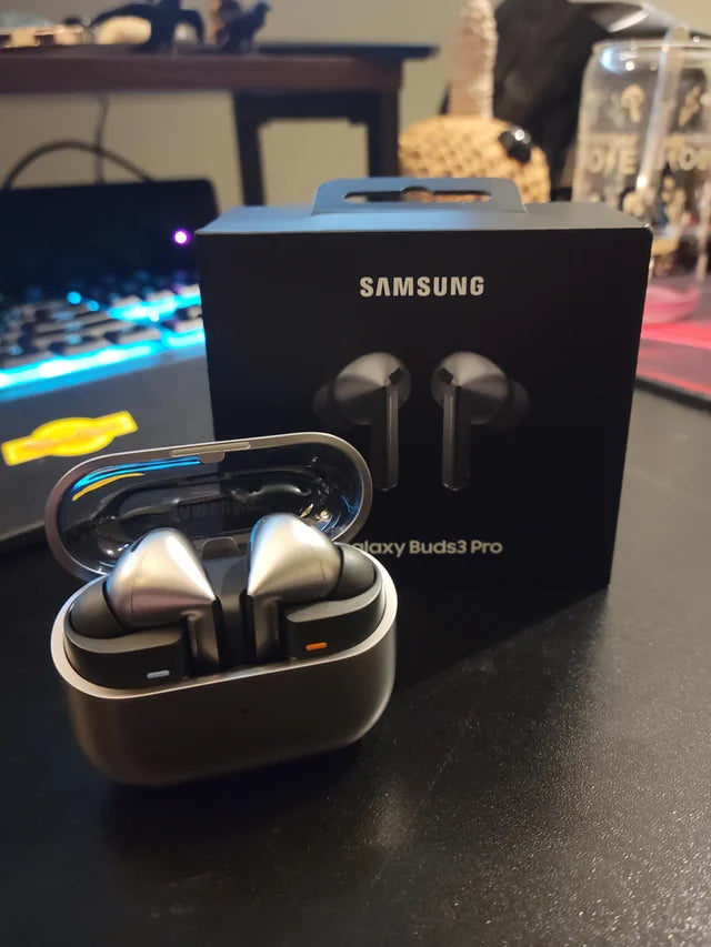 3 in 1 Deal SAMSUNG GALAXY BUDS 3 PRO + SAMSUNG GALAXY WATCH 8 ULTRA
